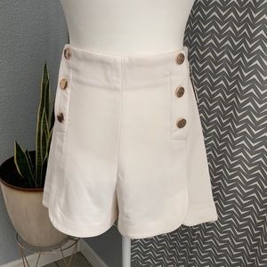 New cream shorts size 8 NWT